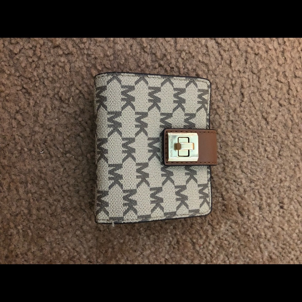 Michael Kors wallet. Perfect condition